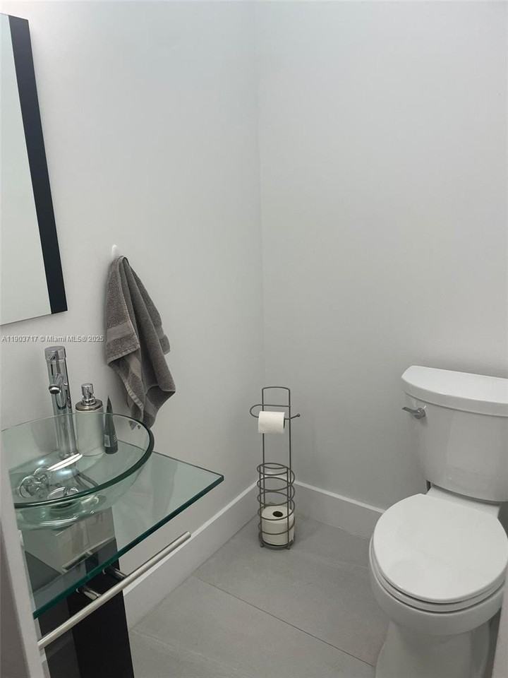 3270 Southwest 44th Street - Photo 3 of 27