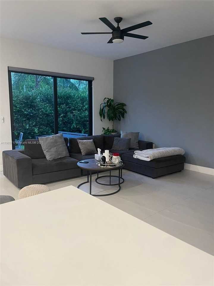 3270 Southwest 44th Street - Photo 7 of 27