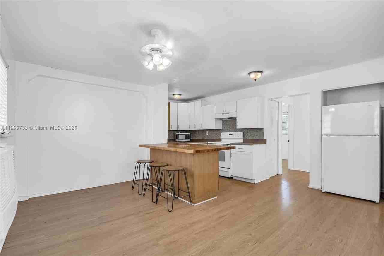 2809 Sw 23rd Ter #2807 - Photo 2 of 13