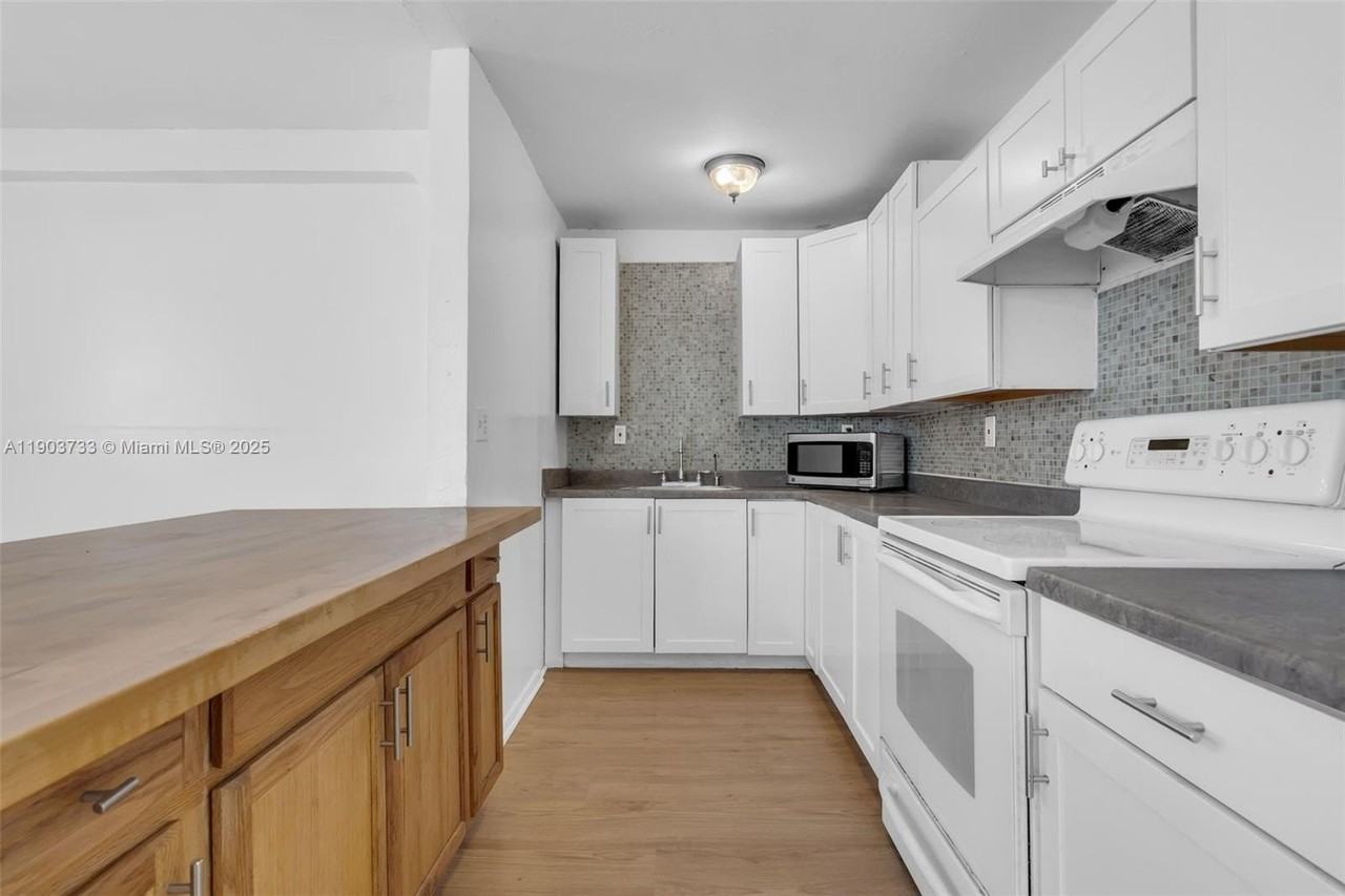 2809 Sw 23rd Ter #2807 - Photo 4 of 13