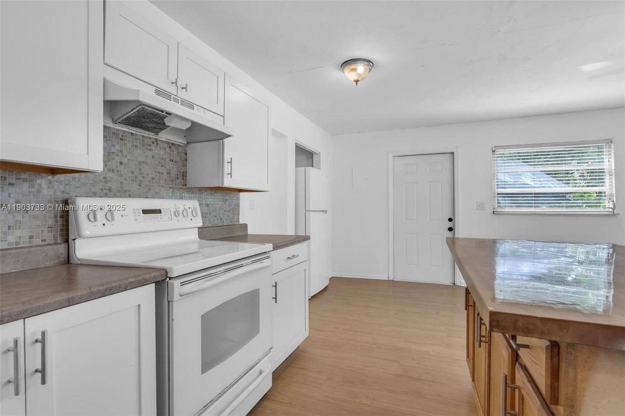 2809 Sw 23rd Ter #2807 - Photo 5 of 13