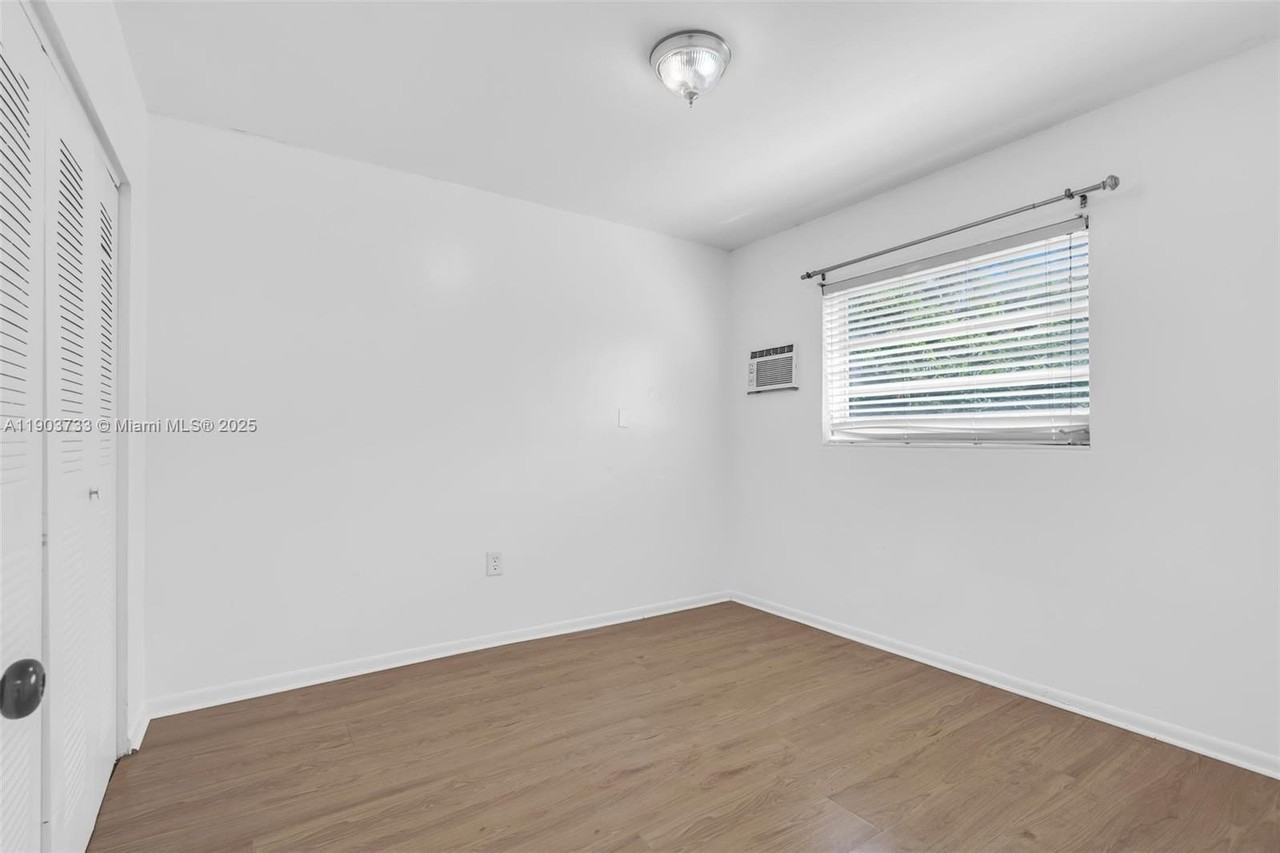 2809 Sw 23rd Ter #2807 - Photo 6 of 13