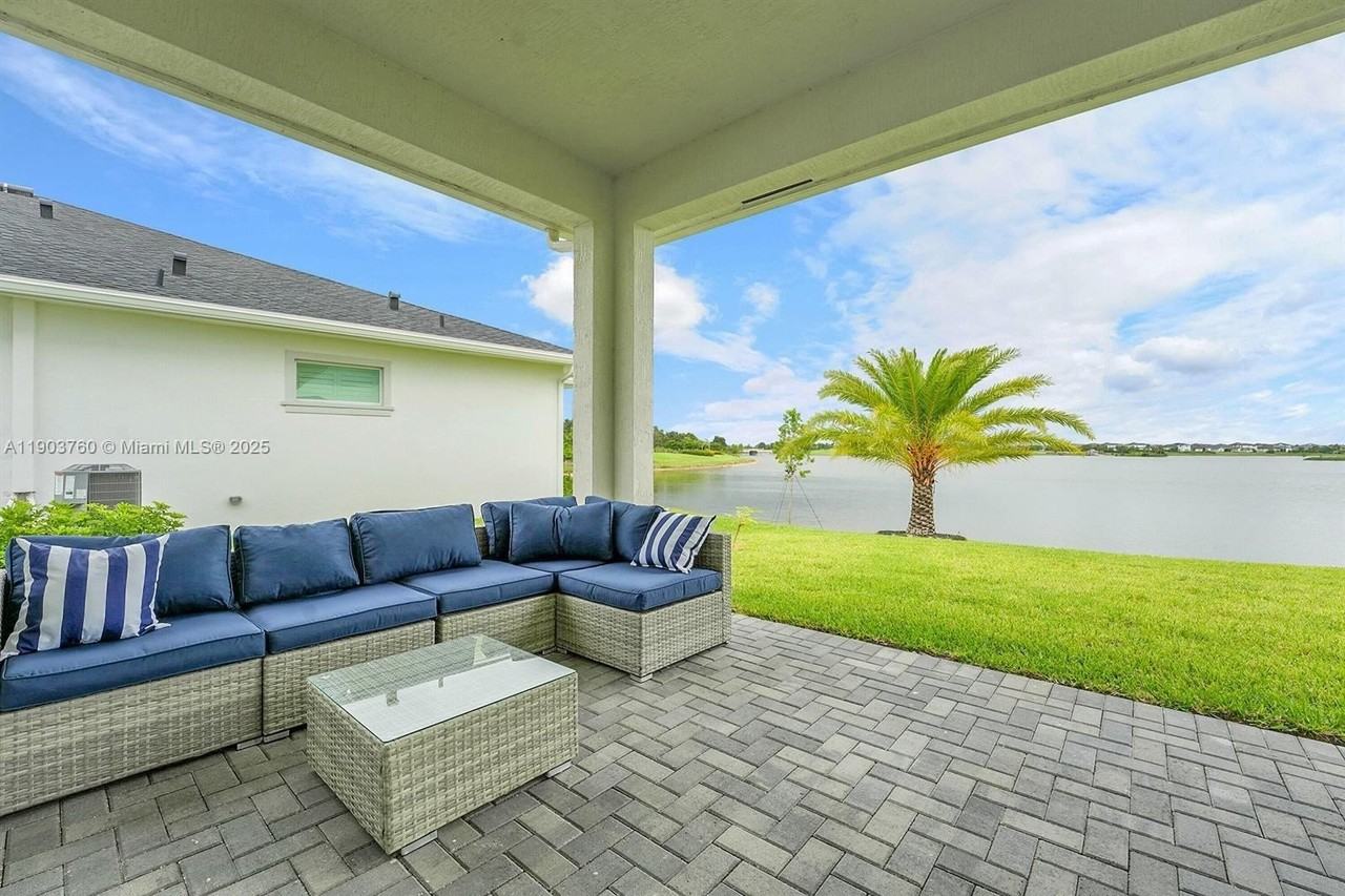 601 Hookline Cir - Photo 3 of 22