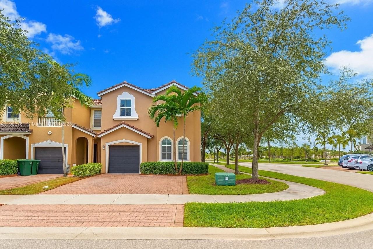 2417 Se 14th St - Photo 2 of 18