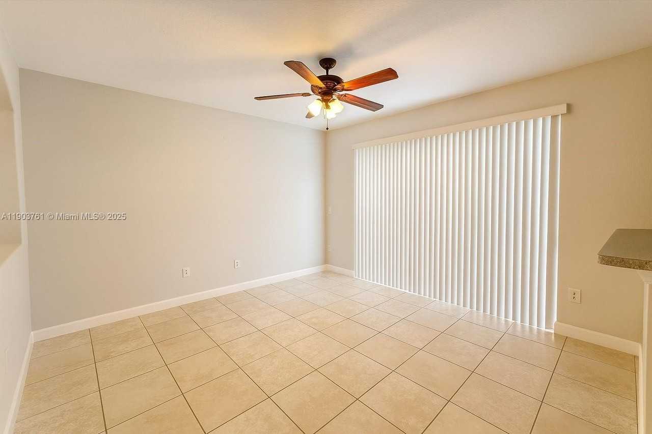 2417 Se 14th St - Photo 6 of 18