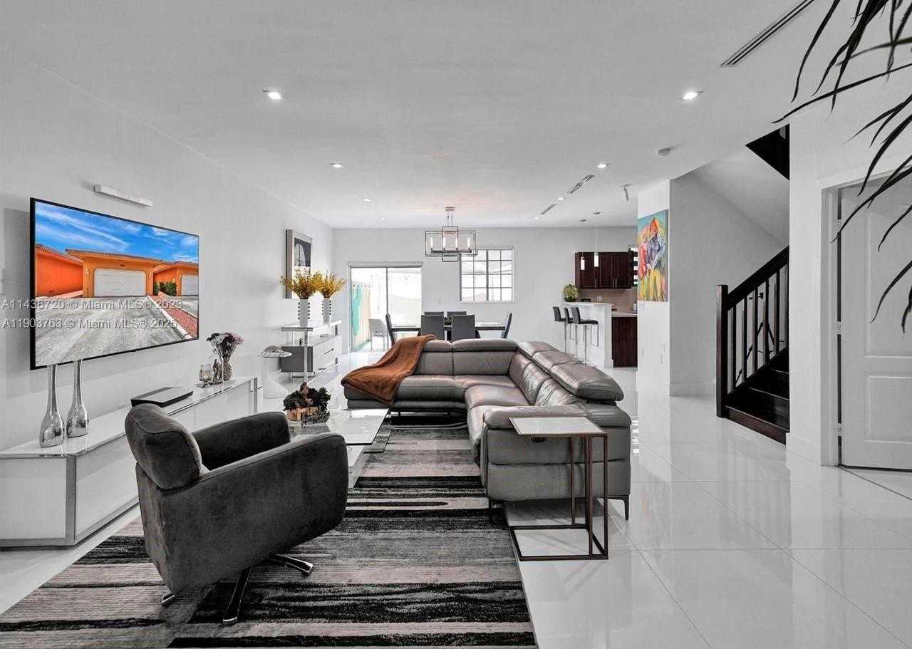 7565 Nw 177th Ter #7565 - Photo 5 of 35