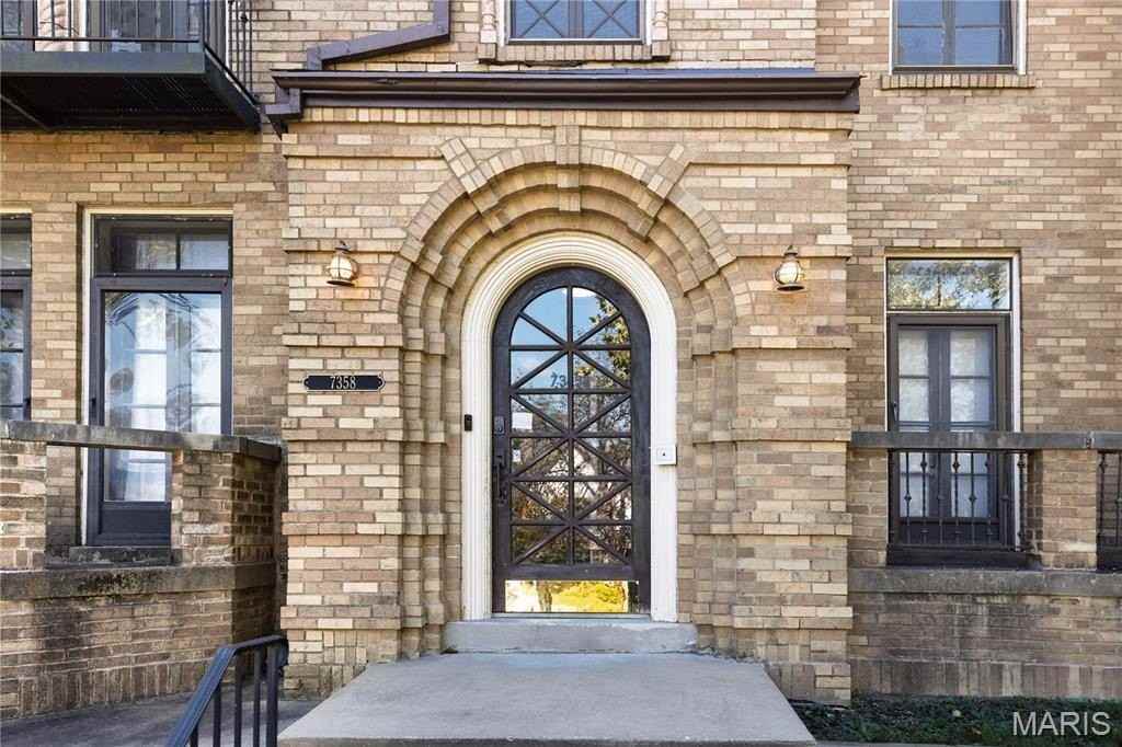 7358 Pershing Ave - Photo 4 of 16