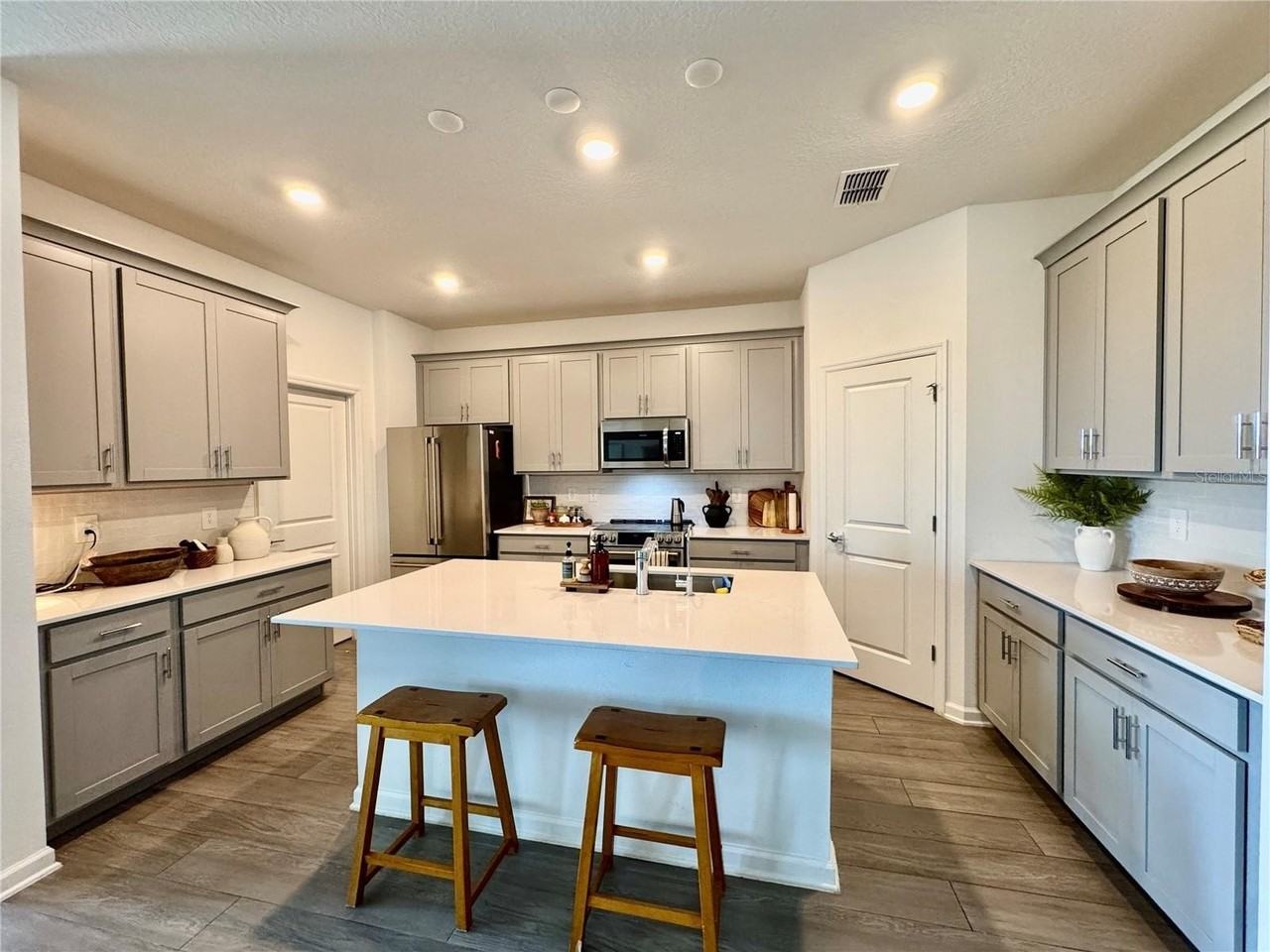 3024 Armstrong Ave - Photo 3 of 21