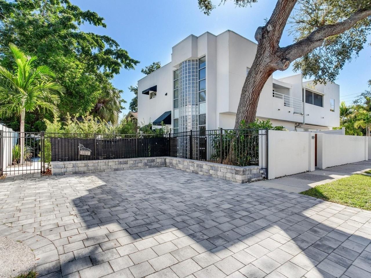 3219 West San Juan Street #B - Photo 3 of 32