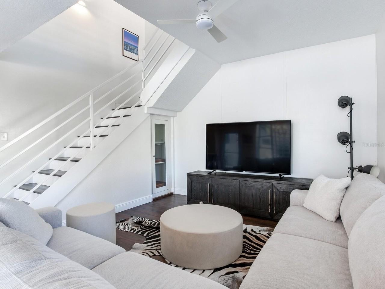 3219 West San Juan Street #B - Photo 7 of 32