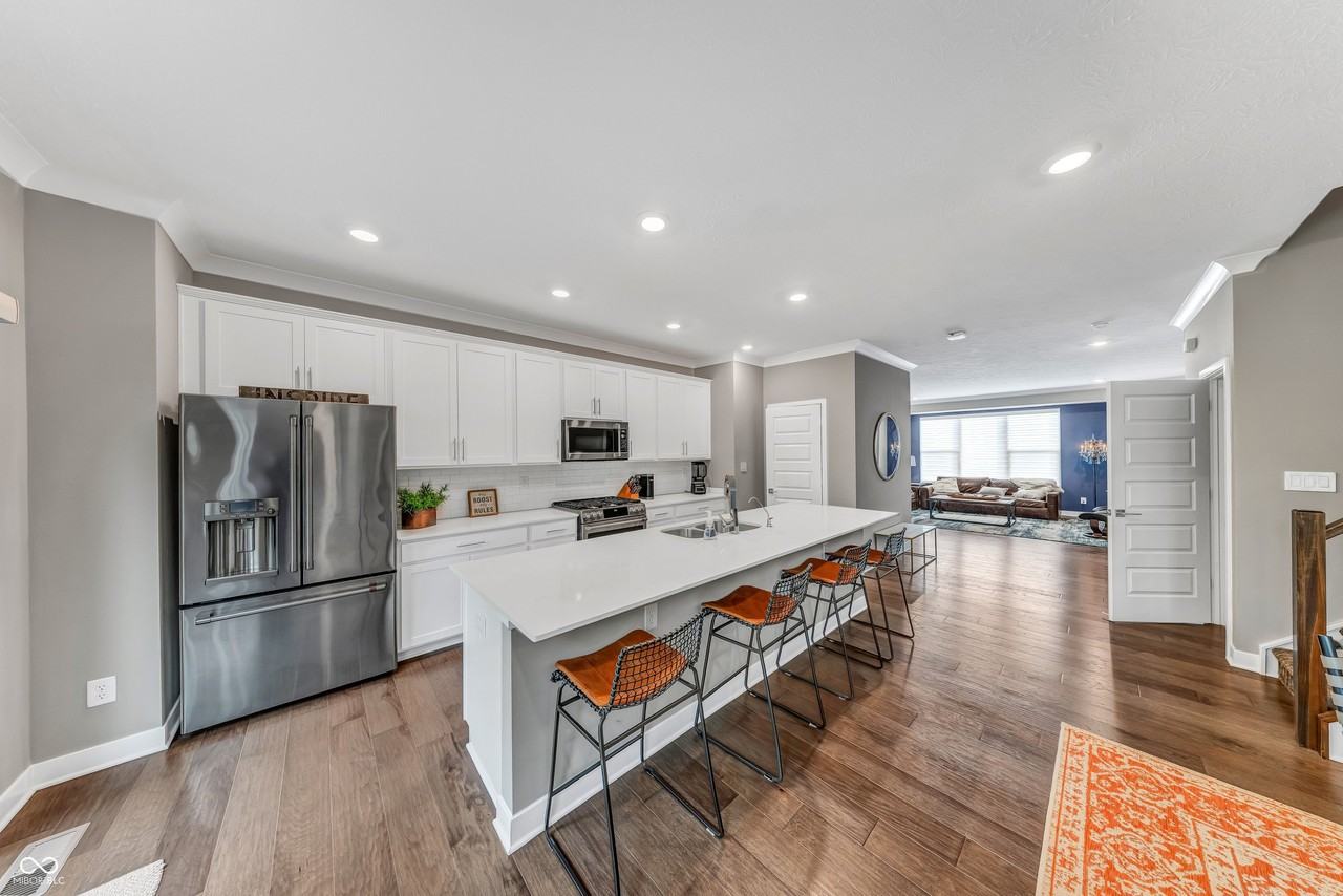 8244 Bostic Dr - Photo 4 of 17