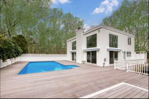 featured image of 17 Lyme Ln