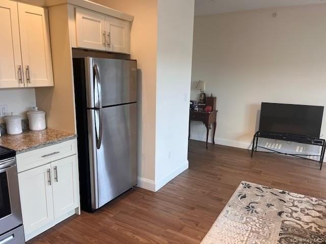 333 W Montauk Hwy - Photo 3 of 8