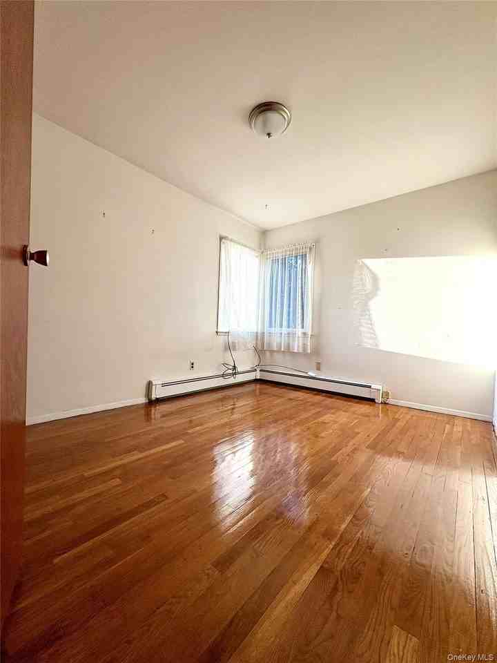 1649 Falmouth Ave - Photo 5 of 10