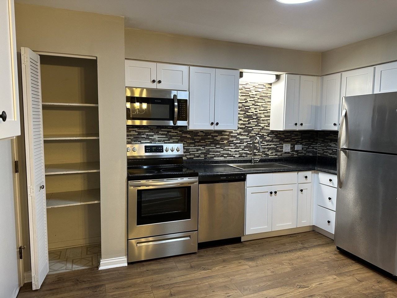 2327 Ogden Ave #10 - Photo 4 of 17