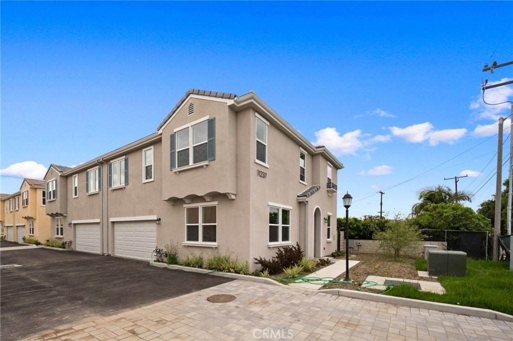 11237 Gladhill Rd #4 - Photo 4 of 34