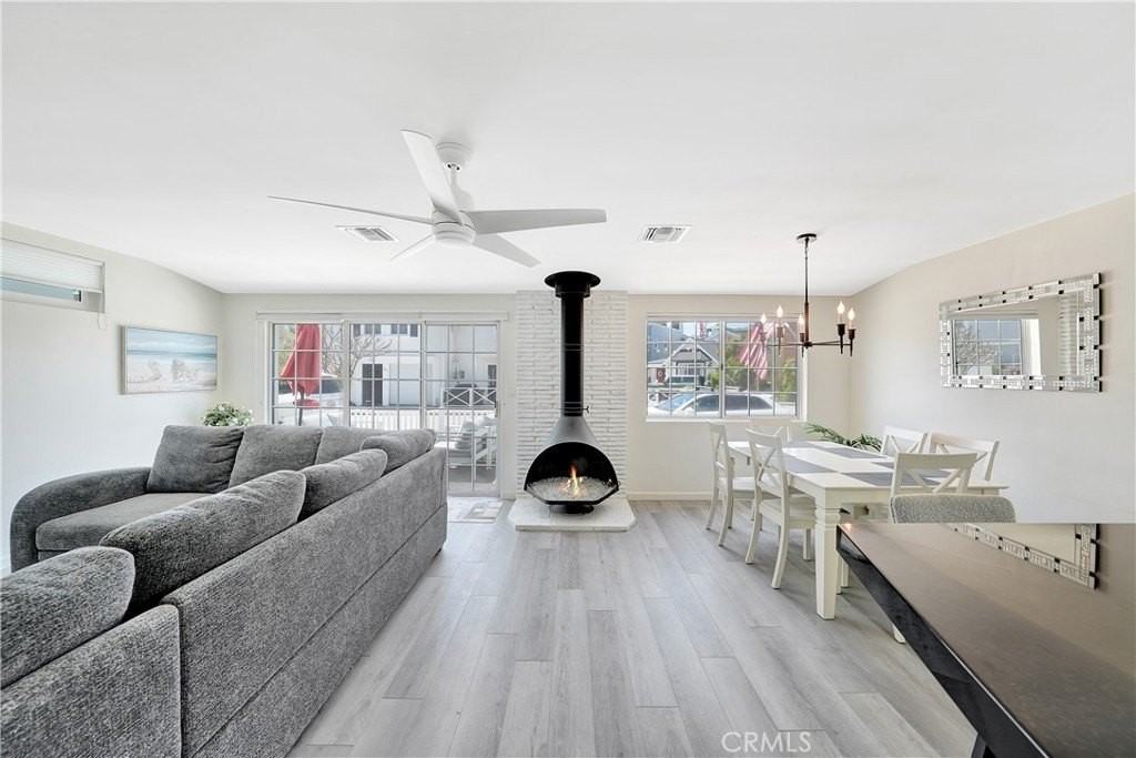 216 Collins Ave - Photo 3 of 29