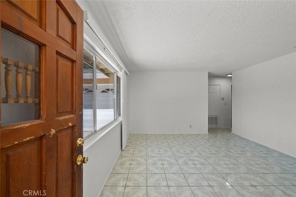 329 East Avenue R 7 - Photo 5 of 35