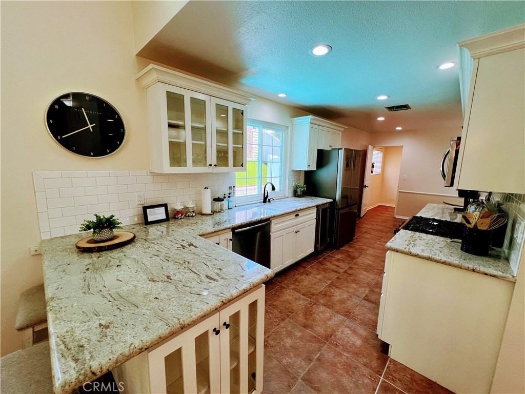 5309 Lockhurst Drive - Photo 5 of 20