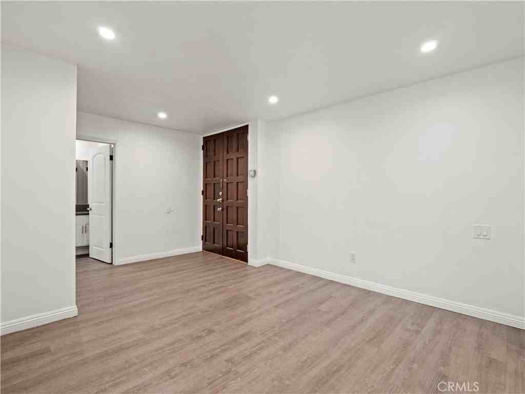 5334 Lindley Avenue #125 - Photo 6 of 50