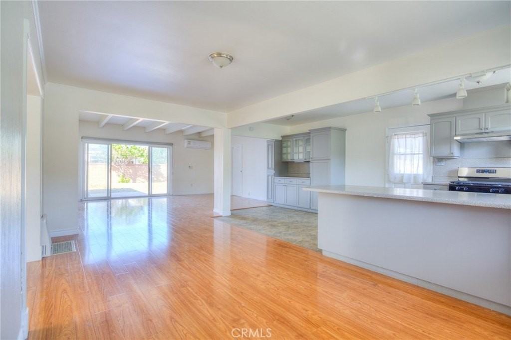 2029 W 162nd St - Photo 7 of 37