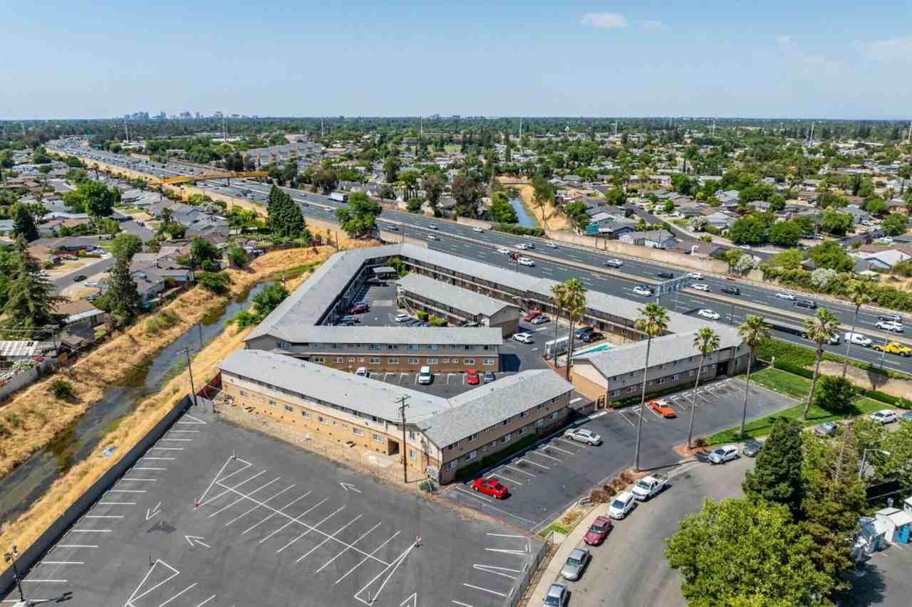 Stonebrook - Photo 2 of 20