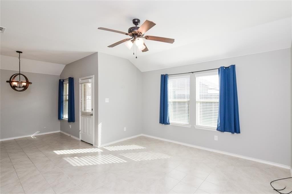 1406 Slate St - Photo 7 of 25