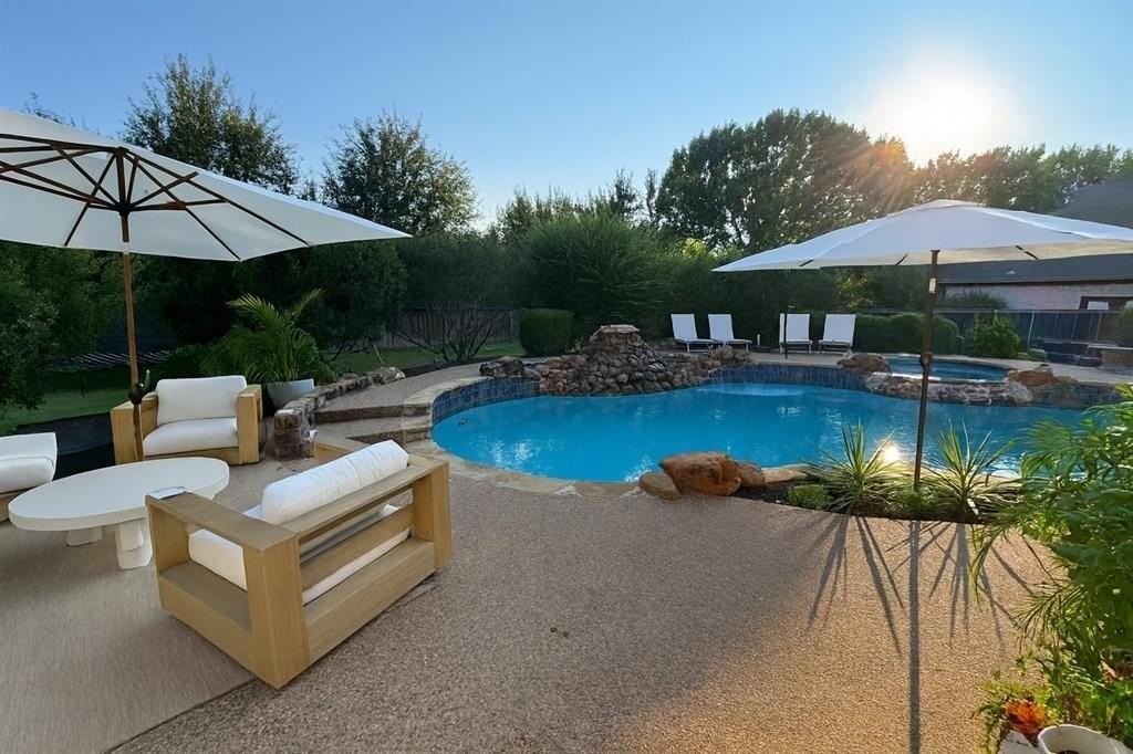 111 Yale Dr - Photo 4 of 18