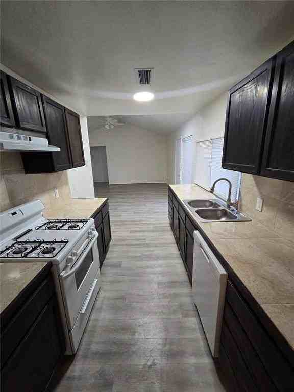 1530 Rockbrook St - Photo 5 of 12