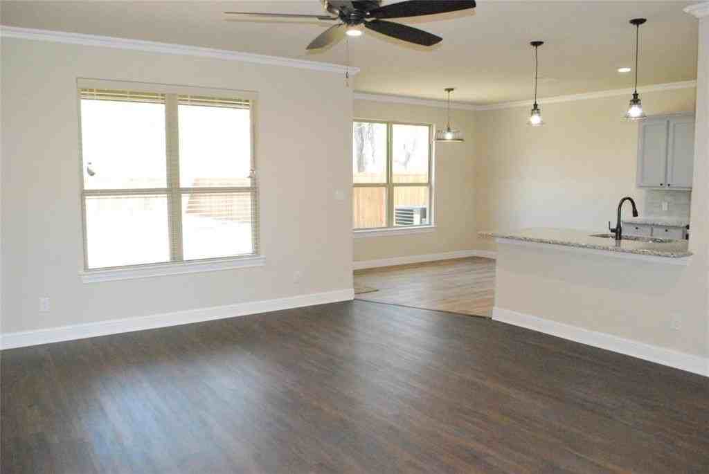 521 W Sears St - Photo 2 of 8