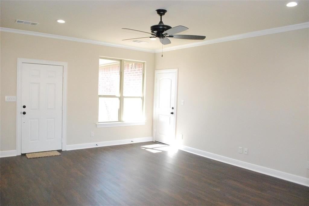 521 W Sears St - Photo 3 of 8