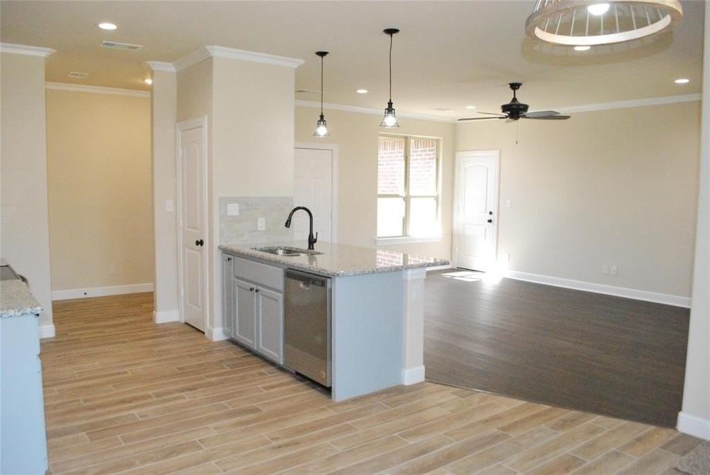 521 W Sears St - Photo 5 of 8