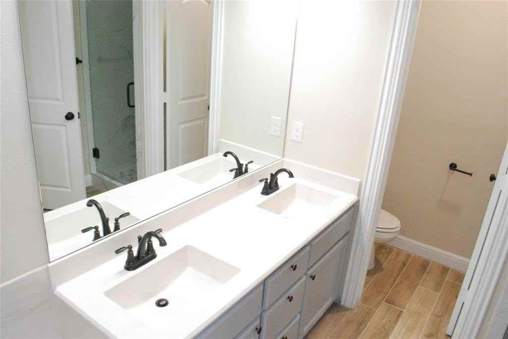 521 W Sears St - Photo 6 of 8