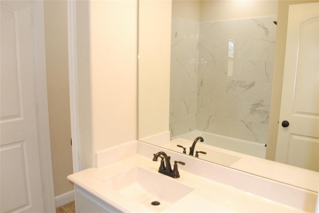 521 W Sears St - Photo 7 of 8