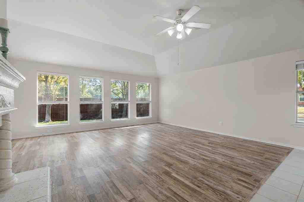 6005 Parkplace Dr - Photo 6 of 40