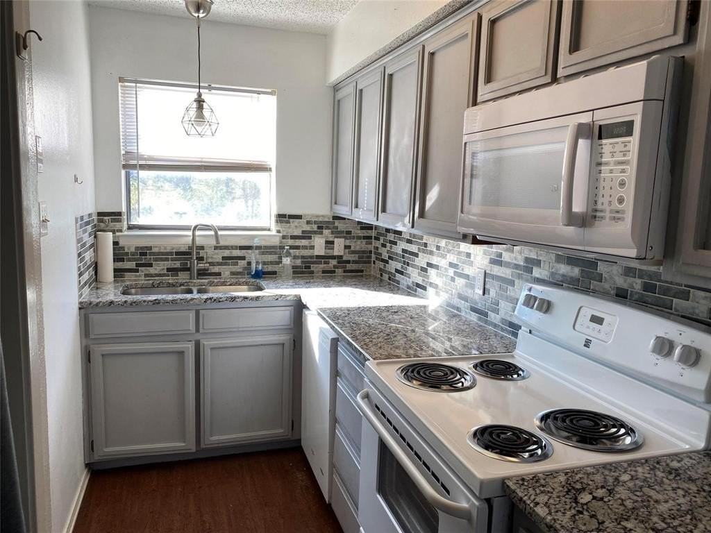 422 West 4th Street - Photo 3 of 6