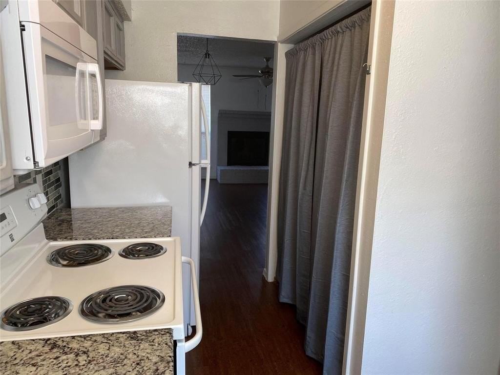 422 West 4th Street - Photo 4 of 6