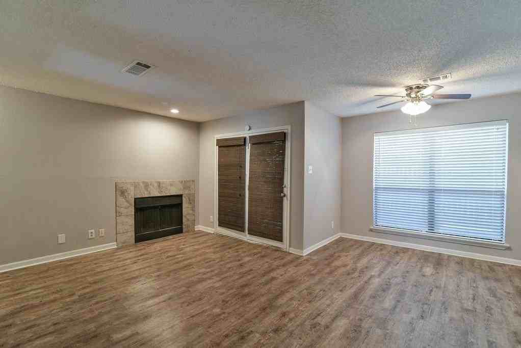 1906 Emerald Pl #1214 - Photo 6 of 35