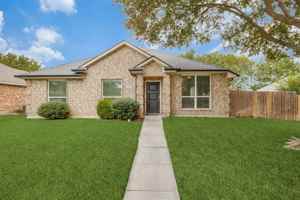 featured image of 1827 Lake Travis Dr