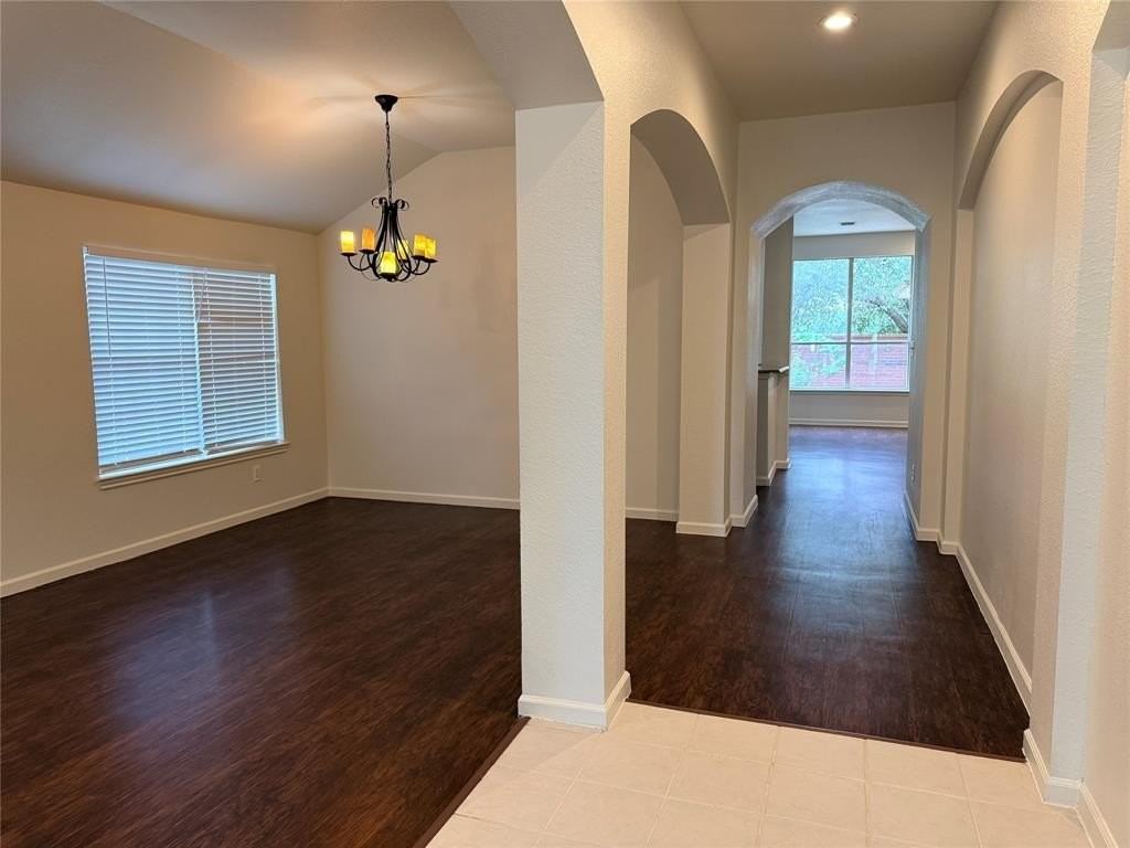 8201 Charter Bnd - Photo 4 of 30