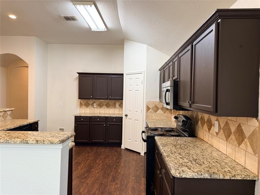 8201 Charter Bnd - Photo 7 of 30