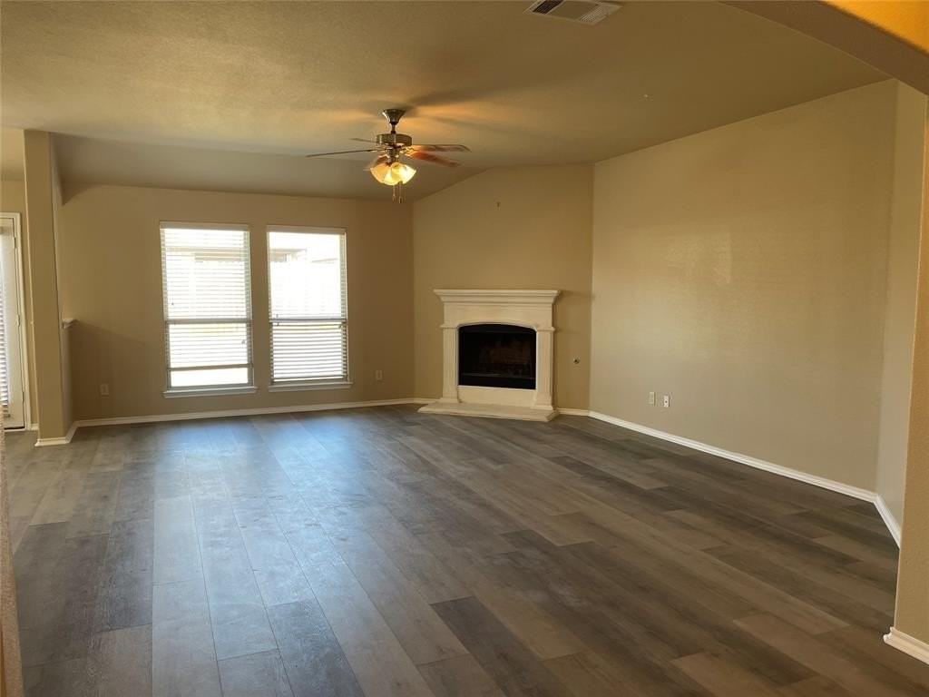 1117 Lake Grove Dr - Photo 4 of 20