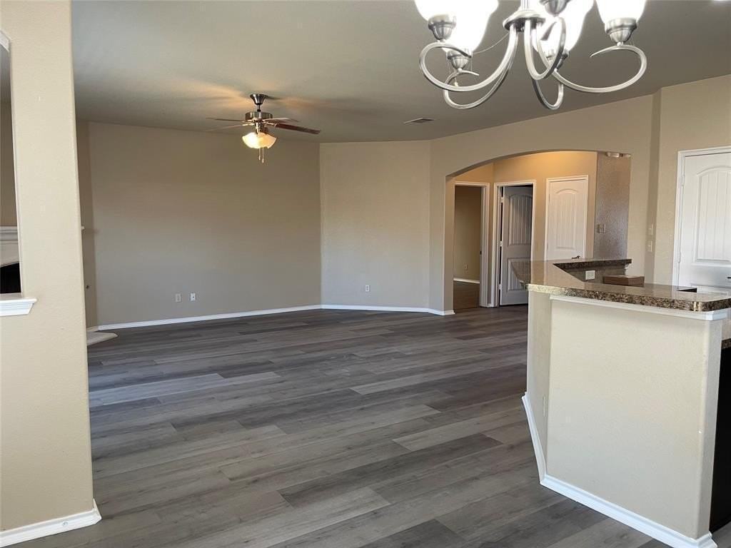 1117 Lake Grove Dr - Photo 5 of 20