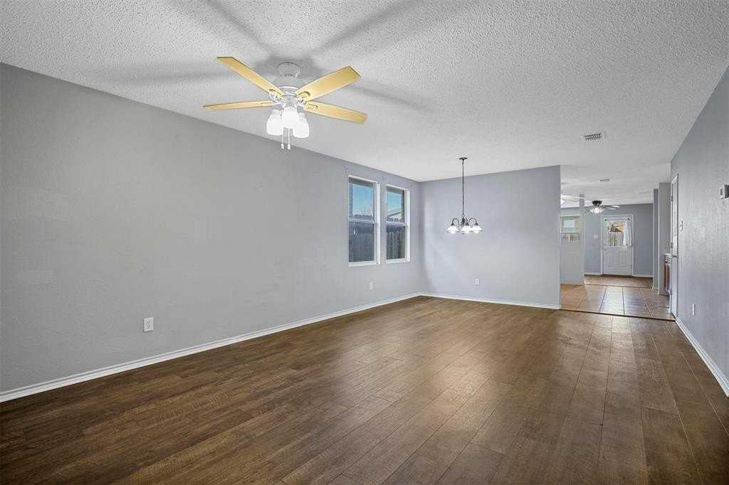 1713 Baxter Springs Drive - Photo 4 of 23