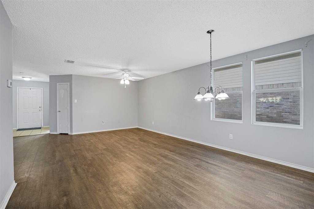 1713 Baxter Springs Drive - Photo 5 of 23