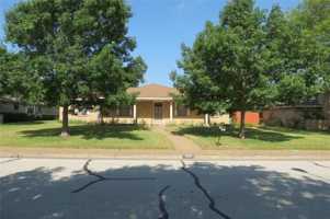 featured image of 1011 Greenway Dr