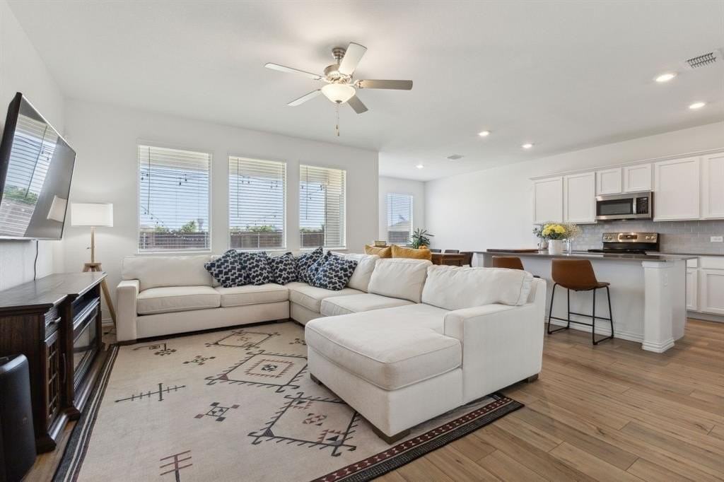 705 Alden Dr - Photo 4 of 25