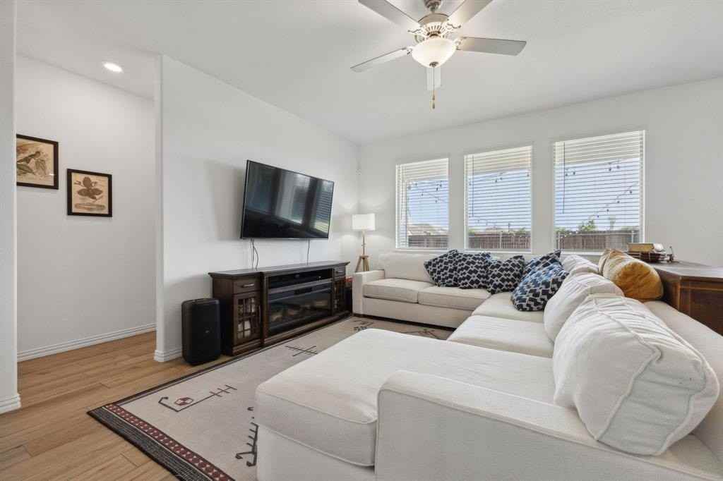 705 Alden Dr - Photo 5 of 25