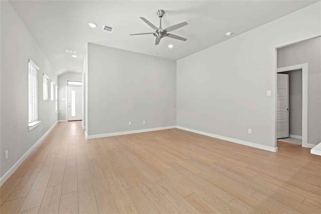 4005 High Valley Dr - Photo 4 of 18