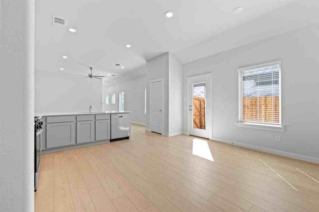 106 Travine Dr - Photo 6 of 18